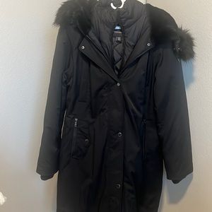Like NEW 1 Madison expedition black winter coat with hood and gorgeous faux fur